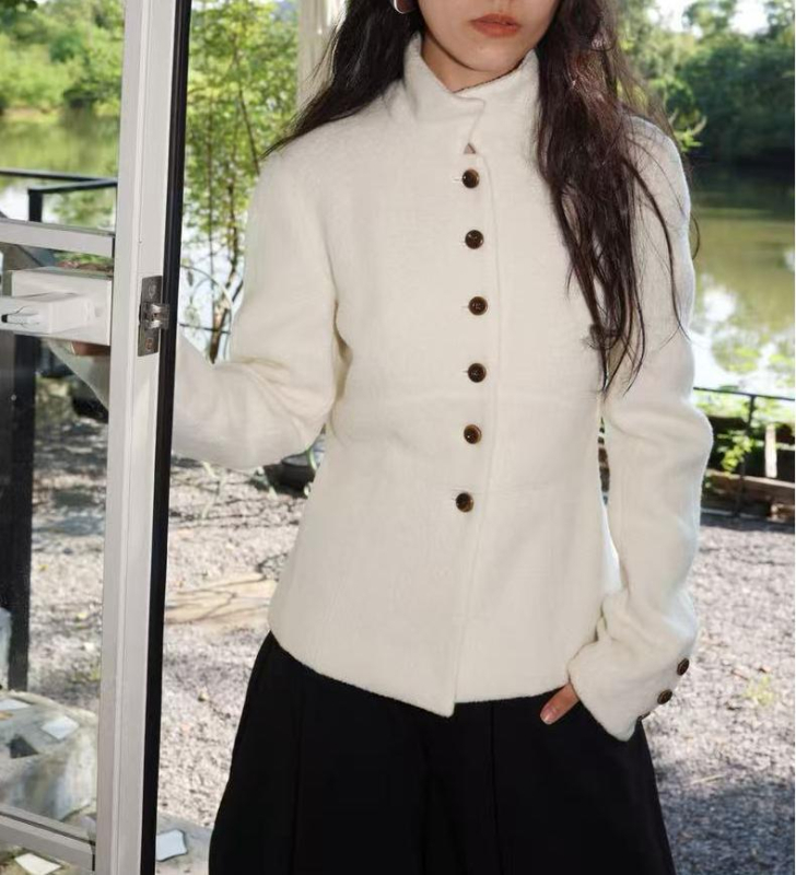 Дамско палто от памук-полиестер смес с талия и структурен дизайн, средна плътност, кръгла яка, къс модел