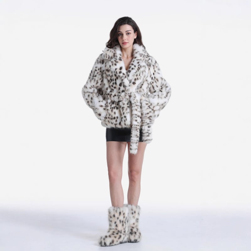Ženski kaput od umjetne krznene kože s leopard printom, dugački kroj, 80–100 cm, rever ovratnik, zatvaranje s tri gumba u dvostrukom redu