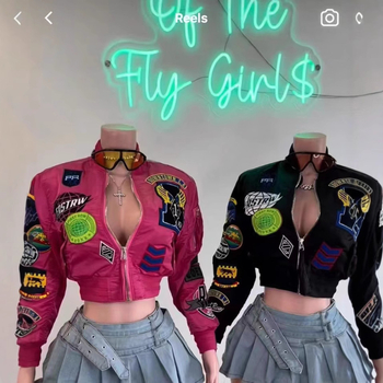 Női baseballdzseki hímzett betűkkel, Oxford anyag, poliészter-pamut keverék, szabályos ujjú, cipzár előre