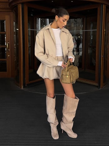 Női rövid dzseki cipzárral, galléros kialakítású Lapel stílus, laza szabás, poliészter 90–95%