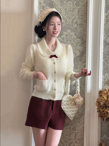 Cardigan od vunene mohair pređe, jednobojni pleteni komad, doll collar, uska kroja, dugi rukavi