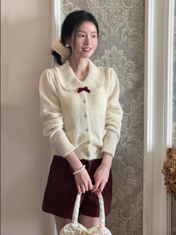 Cardigan od vunene mohair pređe, jednobojni pleteni komad, doll collar, uska kroja, dugi rukavi