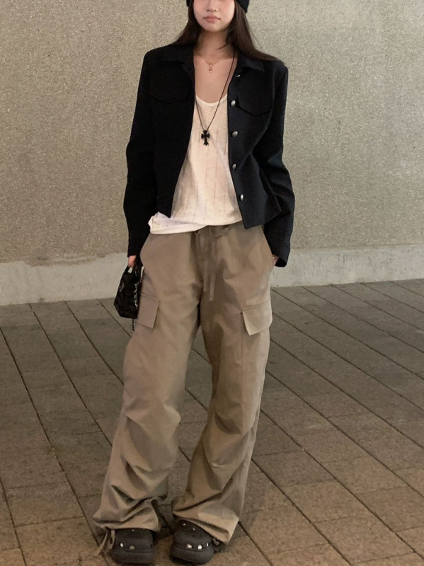 Kényelmes kabát koreai galléval, pamut-poliészter keverék, klasszikus ujjak, ősz 2025