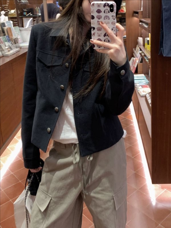 Kényelmes kabát koreai galléval, pamut-poliészter keverék, klasszikus ujjak, ősz 2025