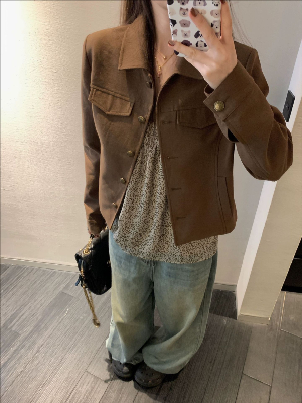 Kényelmes kabát koreai galléval, pamut-poliészter keverék, klasszikus ujjak, ősz 2025