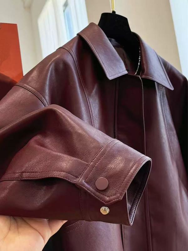 Női bőrdzseki reveres nyakkal, cipzáros záródás, dolman ujjú, lazább szabás, PU anyag, téli 2025