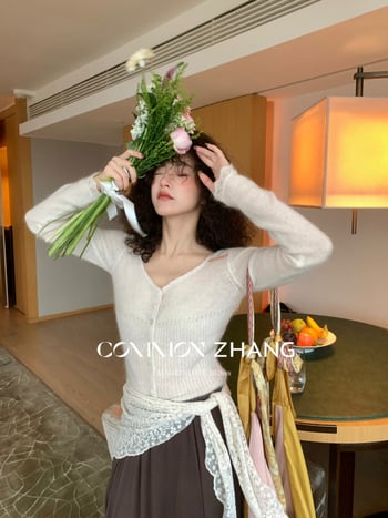 Cardigan din amestec de lână cu alpaca, decolteu în V, croială slim, mâneci lungi, nasturi în față