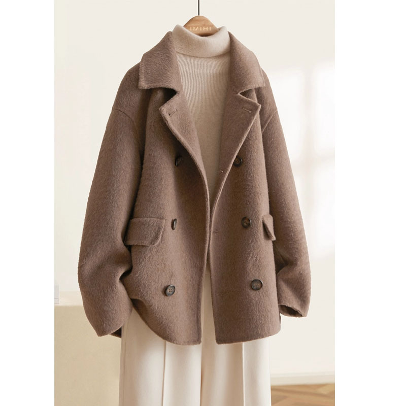 Palton de femei din lână, croială lejeră, închidere cu nasturi dubli, guler stil sacou, mâneci lungi, țesătură groasă, stil retro, iarna 2025