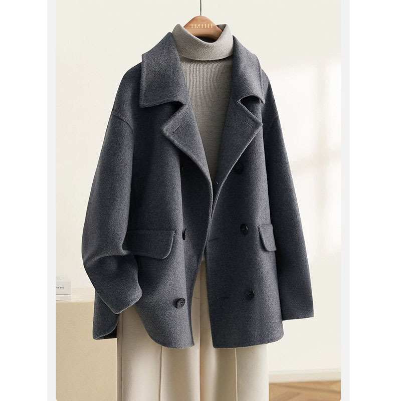 Palton de femei din lână, croială lejeră, închidere cu nasturi dubli, guler stil sacou, mâneci lungi, țesătură groasă, stil retro, iarna 2025