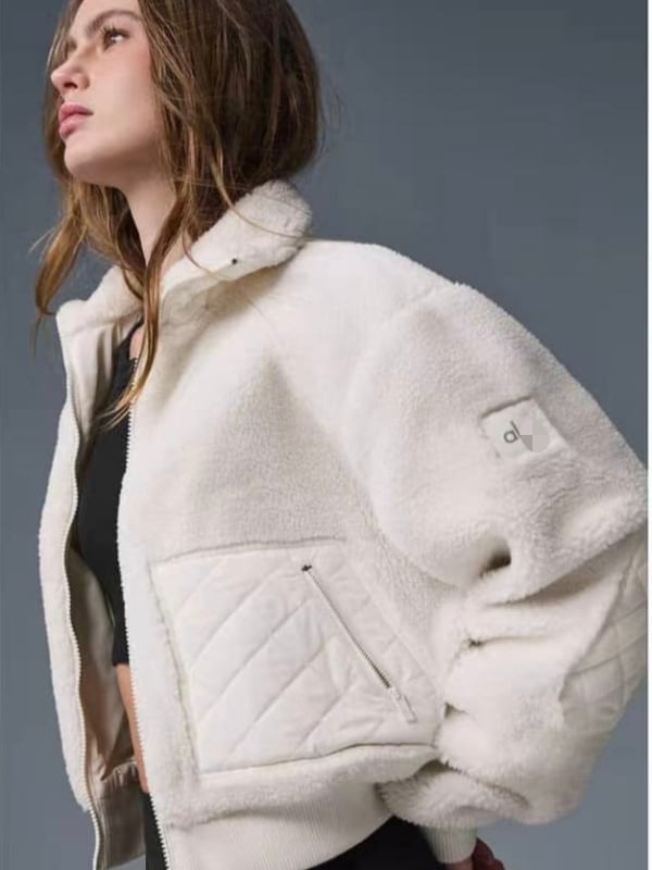 Geacă damă din lână de miel, cu guler înălțat, închidere cu fermoar, guler din blană artificială și broderie 3D