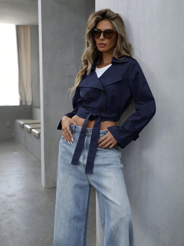 Női rövid dzseki dupla gombolással, poliészter anyagból, egyszínű, laza szabású