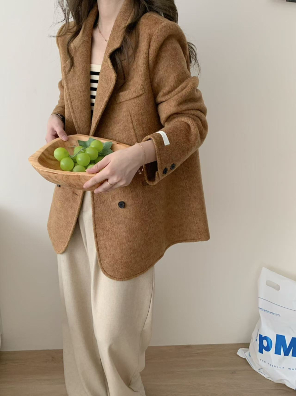 Ženski dvostrano vuneni kaput, slobodan kroj, japansko-korejski ležerni stil, ovratnik sakoe, dvostruki red gumba, vuna 95%+, srednja duljina 50–65 cm