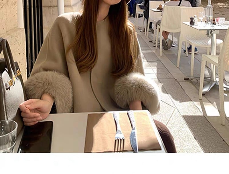 Ženski vuneni kaput s lisčjim krznom – dvostrani, opuštenog kroja, duljina 50–65 cm, okrugli ovratnik