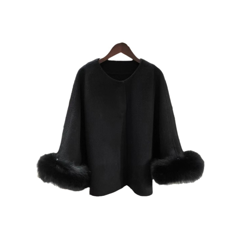 Ženski vuneni kaput s lisčjim krznom – dvostrani, opuštenog kroja, duljina 50–65 cm, okrugli ovratnik