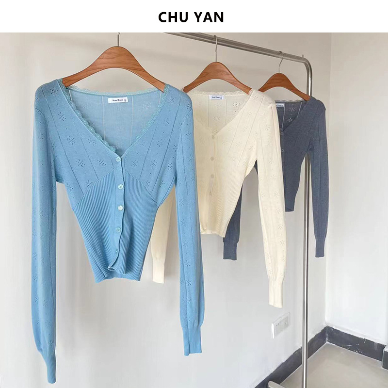 Pleteni kardigan s čipkastim izrezima, struk definiran A-kroj, V izrez, s jednim gumbom, jesen 2025