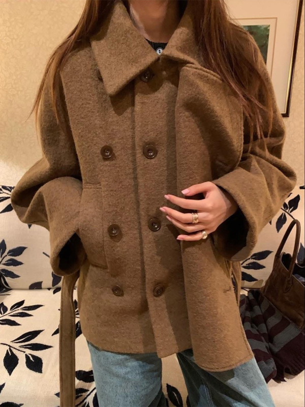 Ženski vuneni kaput s alpaka smjesom (50–70%), jednobojni tweed, slobodan kroj, rever ovratnik, tri gumba u dva reda