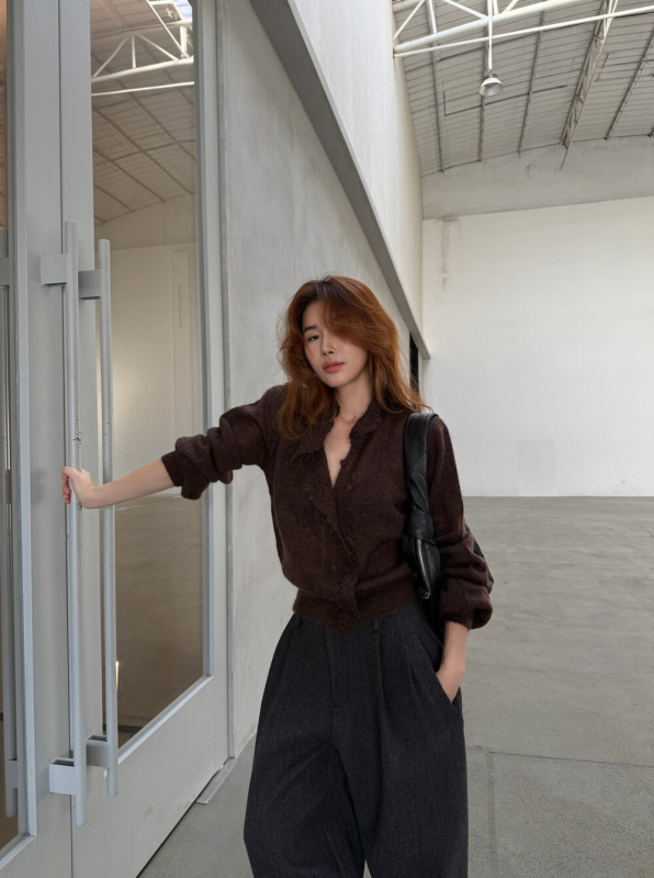 Cardigan tricotat cu decupaj în dantelă, lână Merino și mohair, decolteu în V, croială lejeră