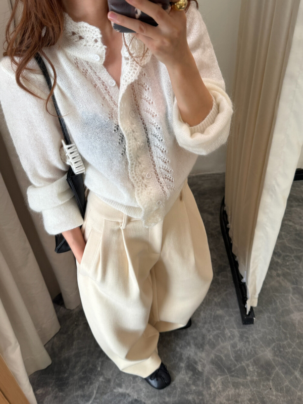 Cardigan tricotat cu decupaj în dantelă, lână Merino și mohair, decolteu în V, croială lejeră