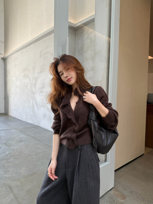 Cardigan tricotat cu decupaj în dantelă, lână Merino și mohair, decolteu în V, croială lejeră