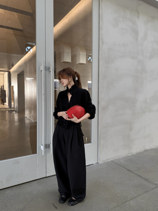 Cardigan tricotat cu decupaj în dantelă, lână Merino și mohair, decolteu în V, croială lejeră