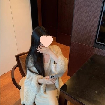 Cardigan tricotat pentru femei - croi lejer, decolteu în V, mâneci lungi, lungime scurtă, confectionat prin tricotare