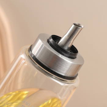 Μπουκάλι λαδιού από γυαλί με αυτόματο άνοιγμα-κλείσιμο, μοντέρνος μινιμαλιστικός σχεδιασμός, εκτυπωμένο λογότυπο.