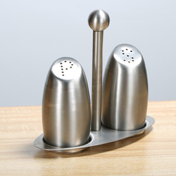 Rozsdamentes acélból készült fűszertartó üveg készlet állvánnyal, ferde profilú; anyag: rozsdamentes acél; testreszabás elérhető; licencelt magánmárka; első osztályú minőség