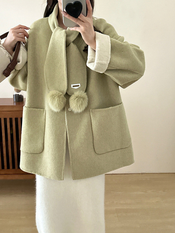 Palto de femei dublu fațat din lână cu design patchwork, 70–80% lână, croială Slim, lungime medie, guler rotund, mâneci lungi, închidere cu nasturi în față