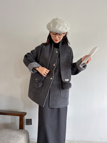 Palto de femei dublu fațat din lână cu design patchwork, 70–80% lână, croială Slim, lungime medie, guler rotund, mâneci lungi, închidere cu nasturi în față