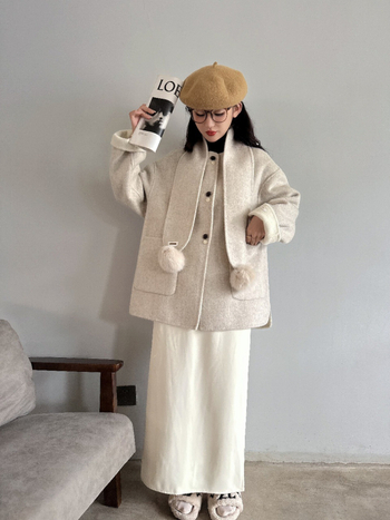 Palto de femei dublu fațat din lână cu design patchwork, 70–80% lână, croială Slim, lungime medie, guler rotund, mâneci lungi, închidere cu nasturi în față