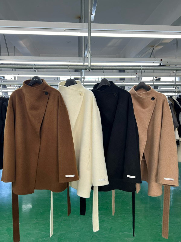 Palto de lână pentru femei cu guler înalt, lână dublă față, lungime regulată, mâneci Raglan, închidere cu nasturi pe un rând, stil minimalist casual coreean