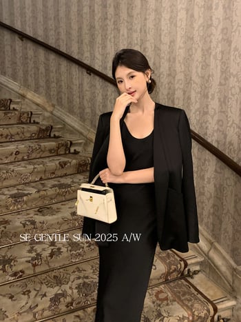 Női rövid zakó V-nyakkal, hosszú ujjú, kollázs dizájn, szintetikus rostok keveréke, őszi 2025