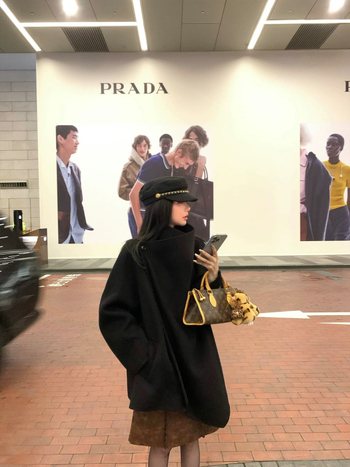 Palton reversibil din lână pentru femei, cu guler înalt, lungime scurtă (40–50 cm), cu șnur în față și curea, material gros, croială lejeră