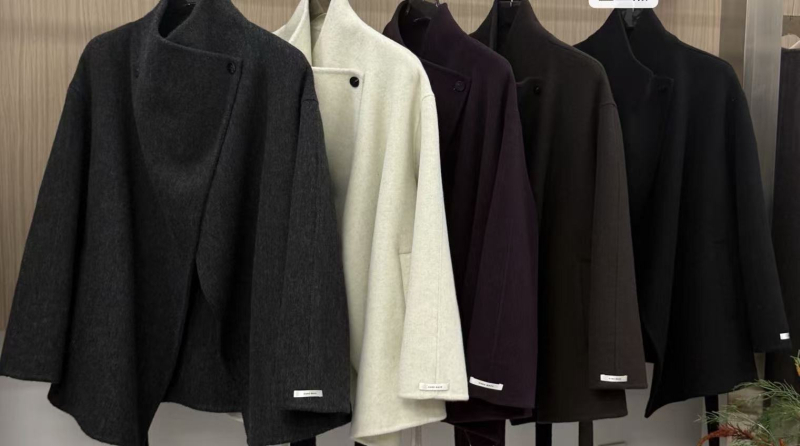 Palton reversibil din lână pentru femei, cu guler înalt, lungime scurtă (40–50 cm), cu șnur în față și curea, material gros, croială lejeră