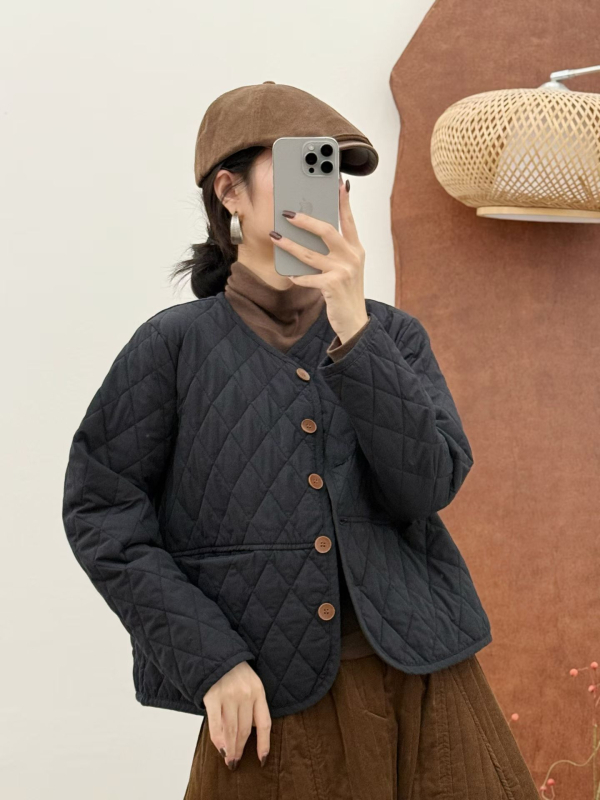 Jachetă damă quilted din bumbac, ușoară, scurtă, mâneci lungi, decolteu rotund, stil literar retro, material din bumbac 70–80%