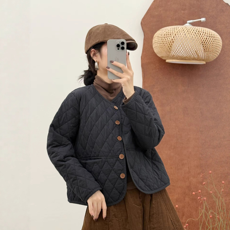 Jachetă damă quilted din bumbac, ușoară, scurtă, mâneci lungi, decolteu rotund, stil literar retro, material din bumbac 70–80%