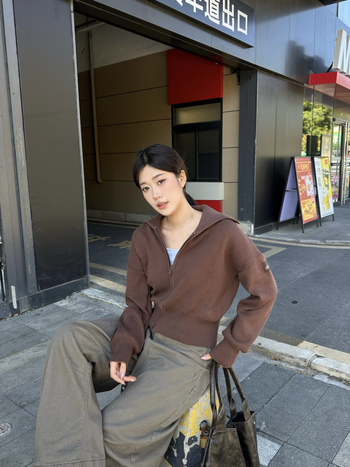 Cardigan cu fermoar și guler înalt, croială lejeră, lungime scurtă 40-50 cm, tricot din acril și poliester, stil japano-coreean casual