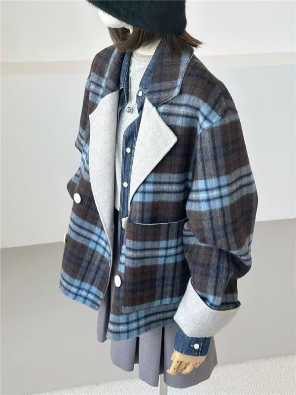 Palton de damă din lână, croială cocoon, carouri, guler cu fular, lungime 80-100 cm, material din lână mixt (70-80% lână)