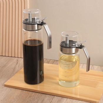 Γυάλινο μπουκάλι λαδιού με ενσωματωμένη βούρτσα, για ρίψη λαδιού, μοντέρνο μινιμαλιστικό στυλ, τυπωμένο λογότυπο