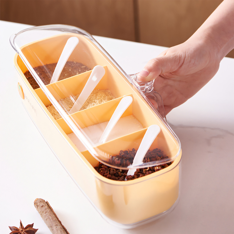 Recipient din plastic pentru condimente, cu capac integrat și spațiu de depozitare cu mai multe compartimente pentru condimente solide