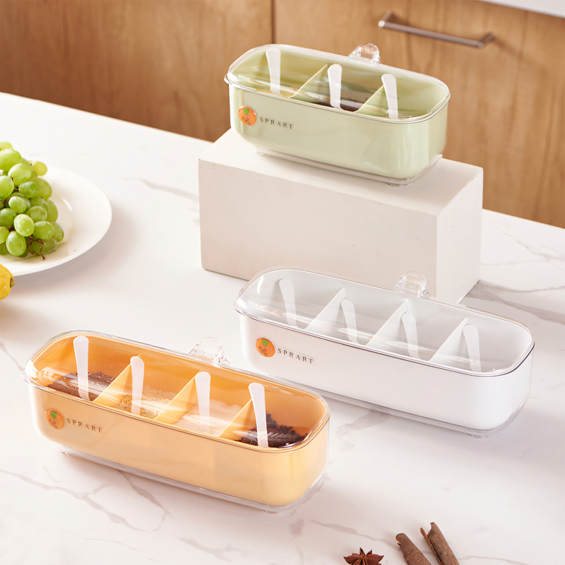 Recipient din plastic pentru condimente, cu capac integrat și spațiu de depozitare cu mai multe compartimente pentru condimente solide