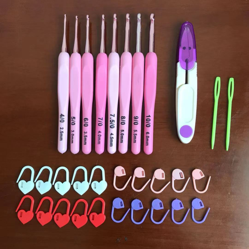 Horgolótű készlet puha markolattal és PU táskával (100 db • 350 g • Márka: Red embroidery • Licencelt magánmárka: Igen)