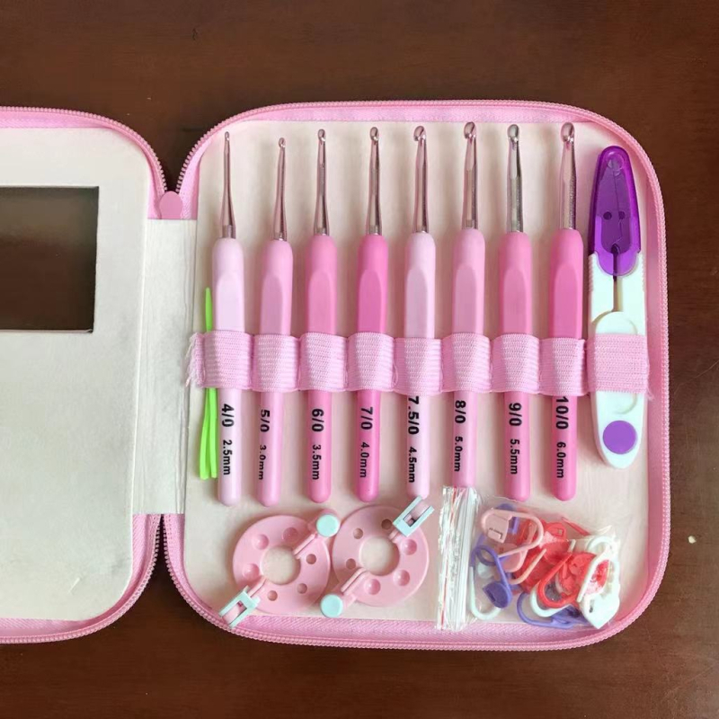 Horgolótű készlet puha markolattal és PU táskával (100 db • 350 g • Márka: Red embroidery • Licencelt magánmárka: Igen)