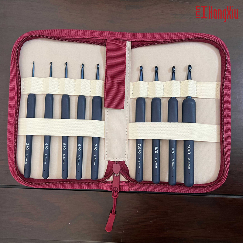 Horgolótű készlet puha markolattal és PU táskával (100 db • 350 g • Márka: Red embroidery • Licencelt magánmárka: Igen)