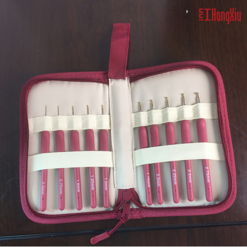 Horgolótű készlet puha markolattal és PU táskával (100 db • 350 g • Márka: Red embroidery • Licencelt magánmárka: Igen)