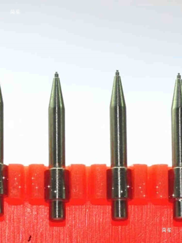 LED die-bonding gép adagolófeje, dupla fej, wolfrám‑acél adagolóhegy, bakelit beszívócső, felső csap