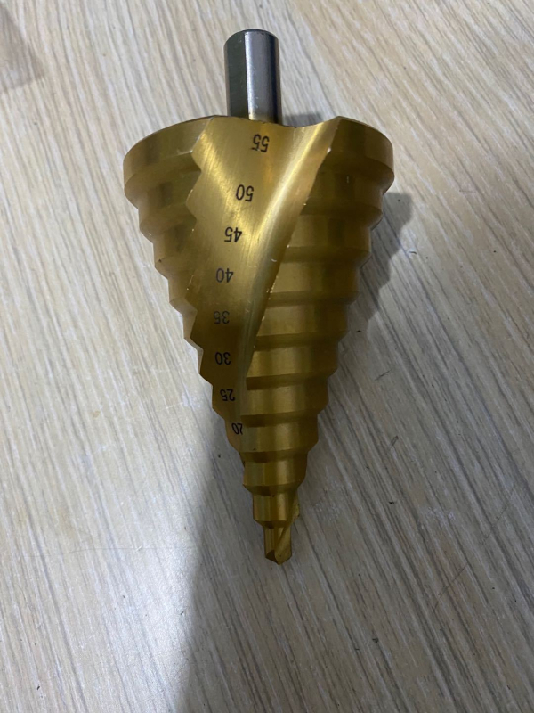 Pagoda svrdlo sa korakom 6–55 mm, za nehrđajući čelik i drvo, konični bušač s kobaltnim legurom
