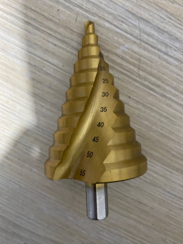 Pagoda svrdlo sa korakom 6–55 mm, za nehrđajući čelik i drvo, konični bušač s kobaltnim legurom