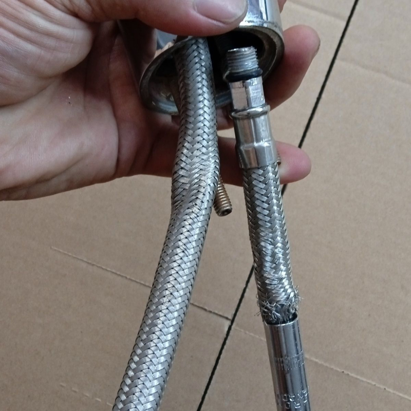 Unealtă pentru extragerea furtunului de alimentare al robinetului – extractor pentru țevi sparte și eliminare a conductei de intrare a chiuvetei