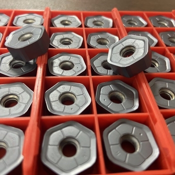 Lama de frezat CNC, unghi de 45°, model HNGX0906ANSN-R, pentru prelucrarea oțelului, oțelului inoxidabil și fontă.